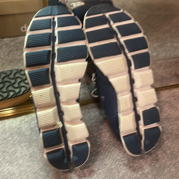 On cloud slip on W9 - Picture 5 of 6